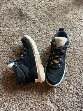 Sorel Black Boots with Cream Sherpa Collar